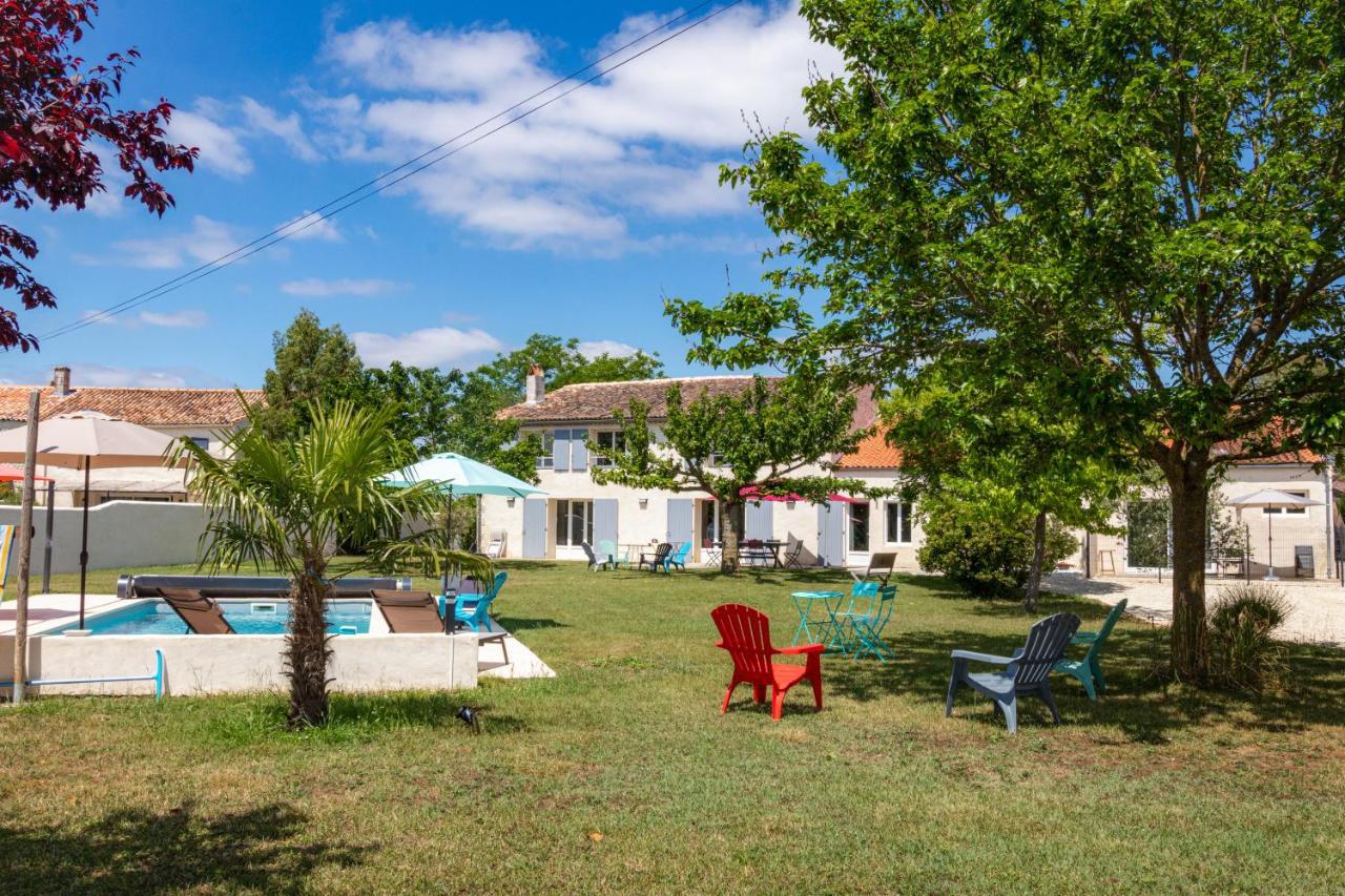Gite 4 Personnes Avec Piscine Entre Saintes Et Royan Balanzac Esterno foto
