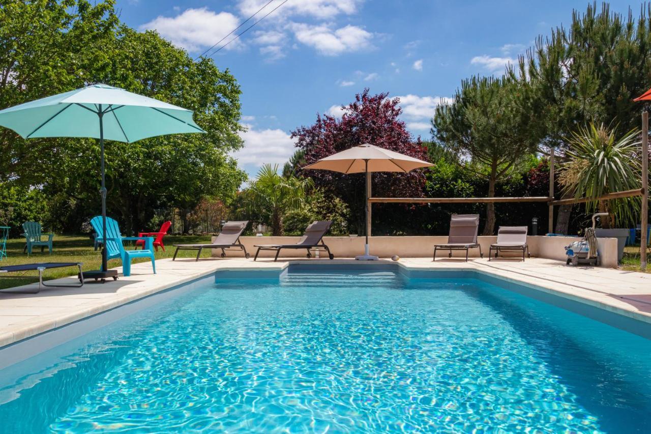 Gite 4 Personnes Avec Piscine Entre Saintes Et Royan Balanzac Esterno foto